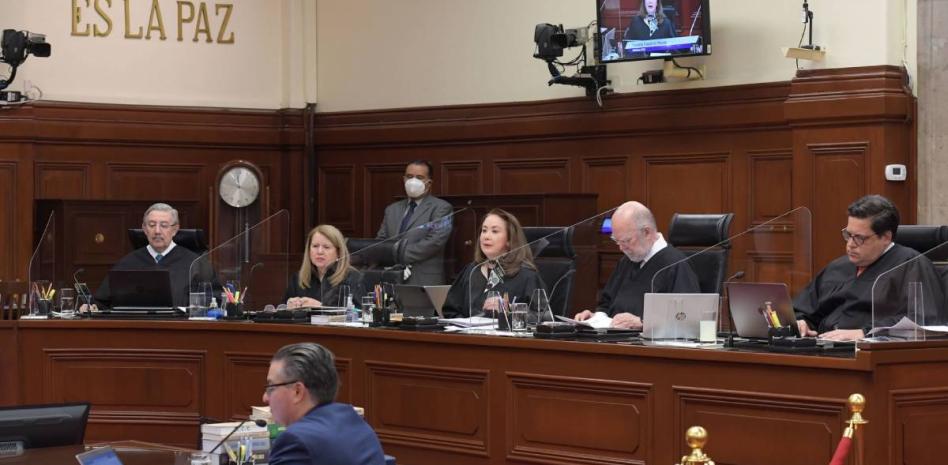“Pros y contras” en elección de ministros por voto popular, admite Monreal