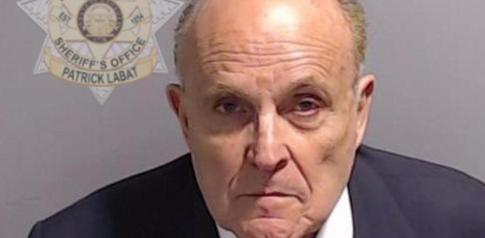 Giuliani deberá pagar a dos funcionarias electorales por llamarlas drogadictas