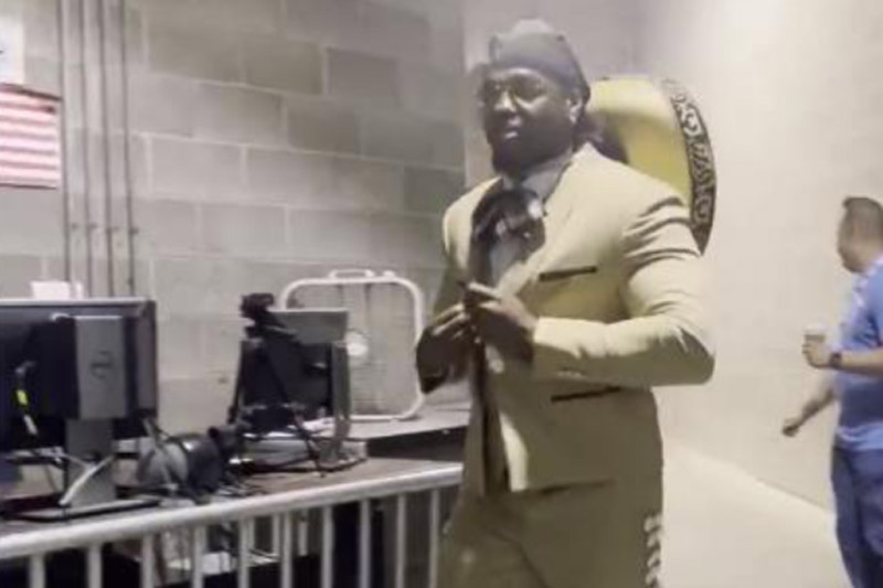 Ídolo de la NFL se viste de charro para rendirle tributo a México