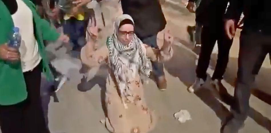 Israel cumple pacto; excarcela a 24 mujeres y 15 adolescentes acusados de terrorismo