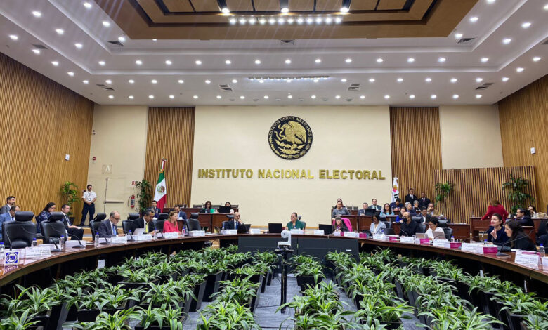INE frena a 66 militantes que buscaban ser funcionarios de casilla