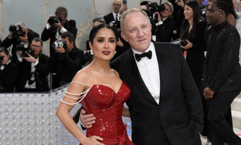 Celebra Salma Hayek 15 años de matrimonio