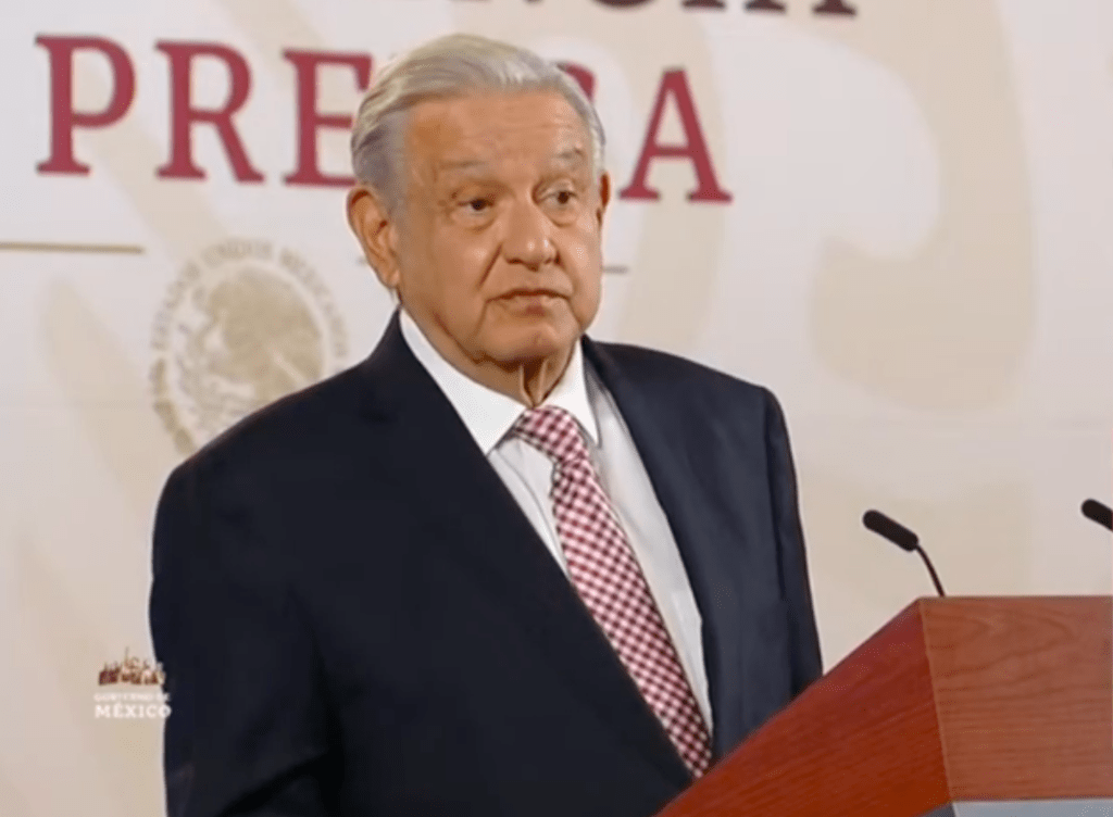 AMLO inicia gira para evaluar sistema de salud; pide a la gente no buscarlo