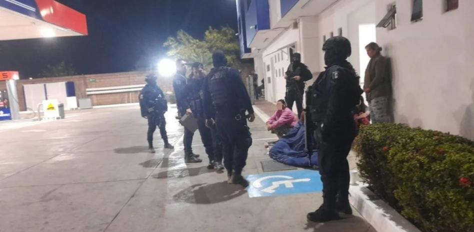 Liberan a 18 secuestrados en Sinaloa; nueve de las víctimas son menores
