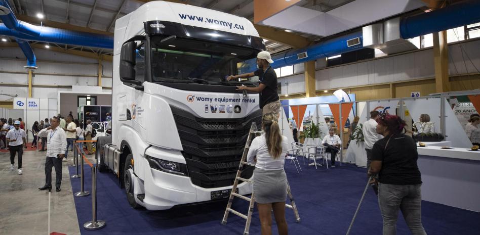 Cuba debate en torno a la modernización del transporte en medio de la crisis del sector