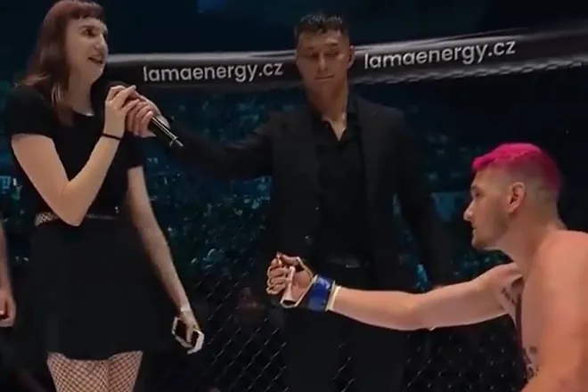 Lukas Bukovaz, peleador MMA, es vencido en el octágono y “bateado” por su novia al pedir matrimonio