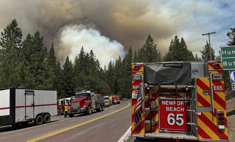 Miles luchan contra incendios forestales en oeste de EEUU y Canadá