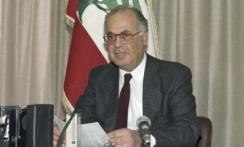 Muere ex primer ministro libanés Salim Hoss a los 94 años