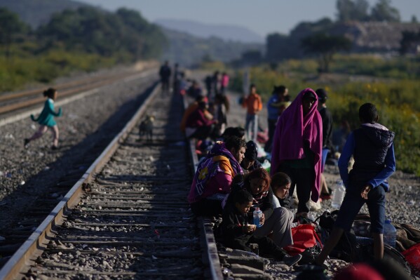 Atraviesan migrantes rutas más peligrosas