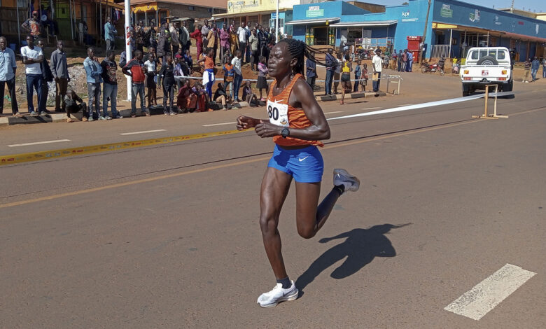 Uganda despide a la deportista que murió tras ser rociada con gasolina por su pareja