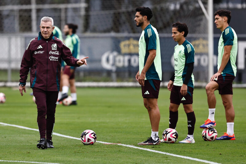 Aficionados abandonan a Selección Mexicana y prefieren ver a Cruz Azul