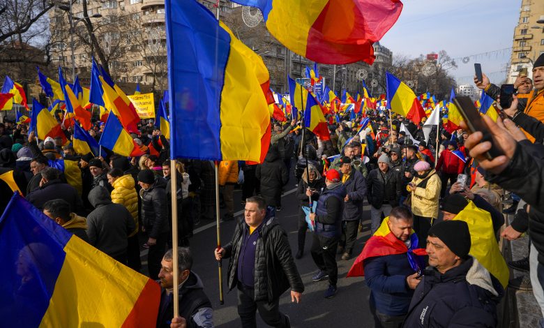 Protestan en Rumania por elecciones limpias