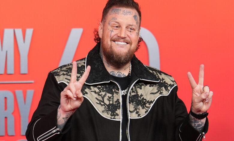 Se siente bien ser Jelly Roll, y ahora está listo para ganar un Grammy
