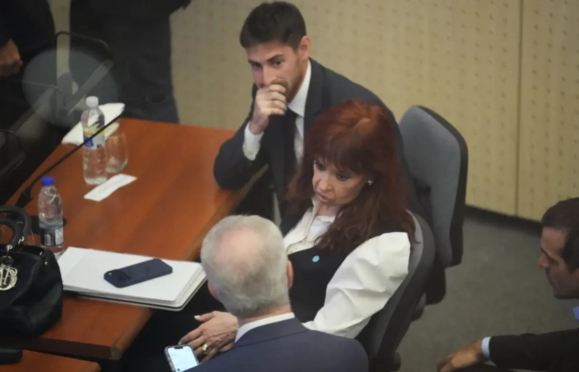 Arremete Cristina Fernández contra la justicia y denuncia prácticas mafiosas